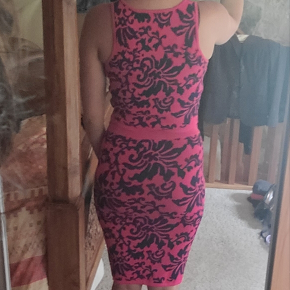 Jealous Tomato bodycon skirt/crop set. Sz small. Hot pink and navy - Picture 3 of 6